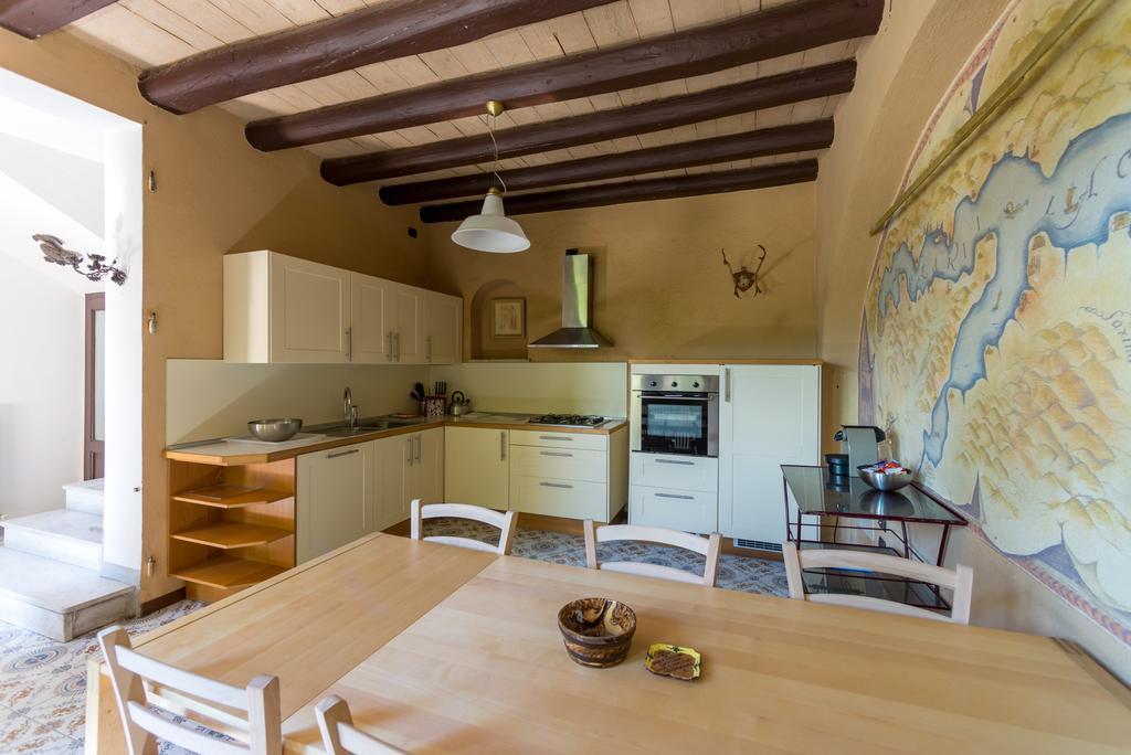 Villa La Rossa Fiumelatte エクステリア 写真