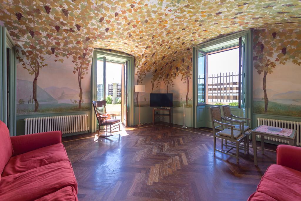 Villa La Rossa Fiumelatte エクステリア 写真