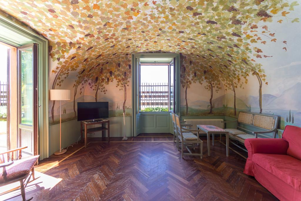 Villa La Rossa Fiumelatte エクステリア 写真